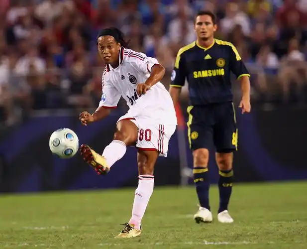 求曾效力于 求曾效力于